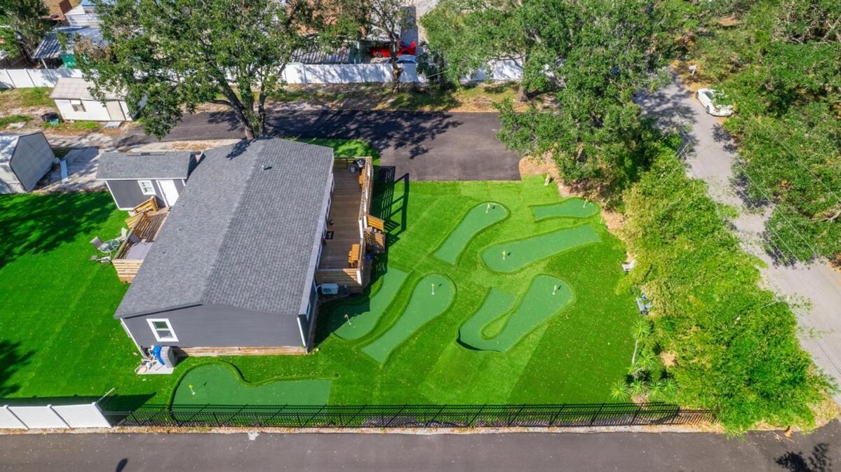 Putt Putt Golf Retreat Tampa Exterior photo