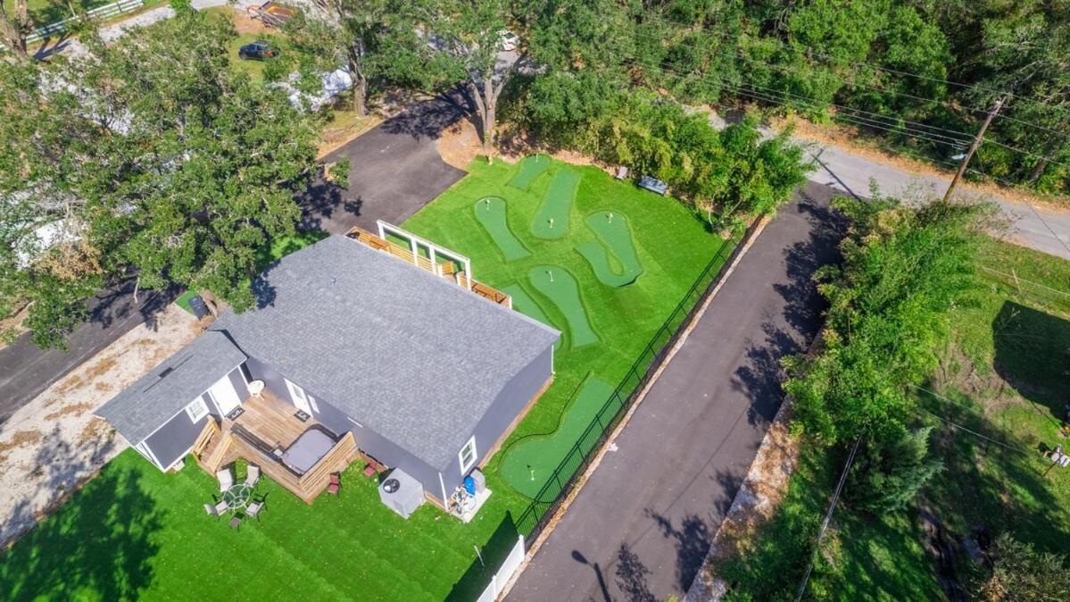 Putt Putt Golf Retreat Tampa Exterior photo